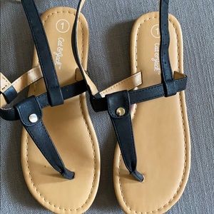Girls Black sandals size 1